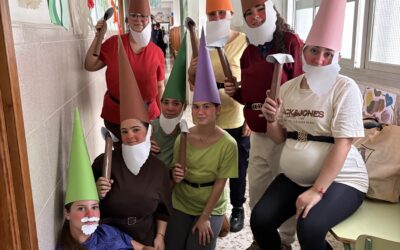 ✨ ¡FUGA DE PERSONAJES EN EL COLE! ✨