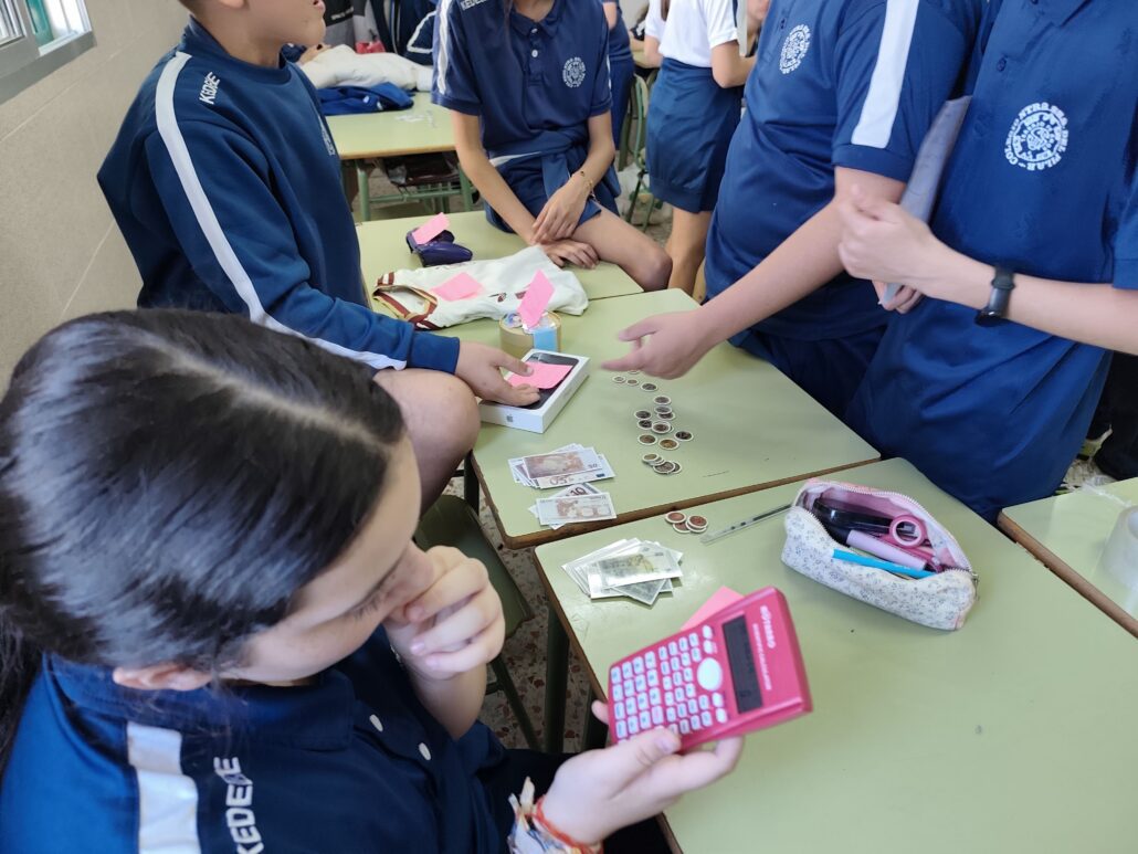 ACTIVIDAD DE 6º PRIMARIA DE MATEMÁTICAS. TRABAJO EN GRUPO DE UN ROLEPLAYING DE COMERCIO PARA PRACTICAR AUMENTOS Y DESCUENTOS DE PORCENTAJES.