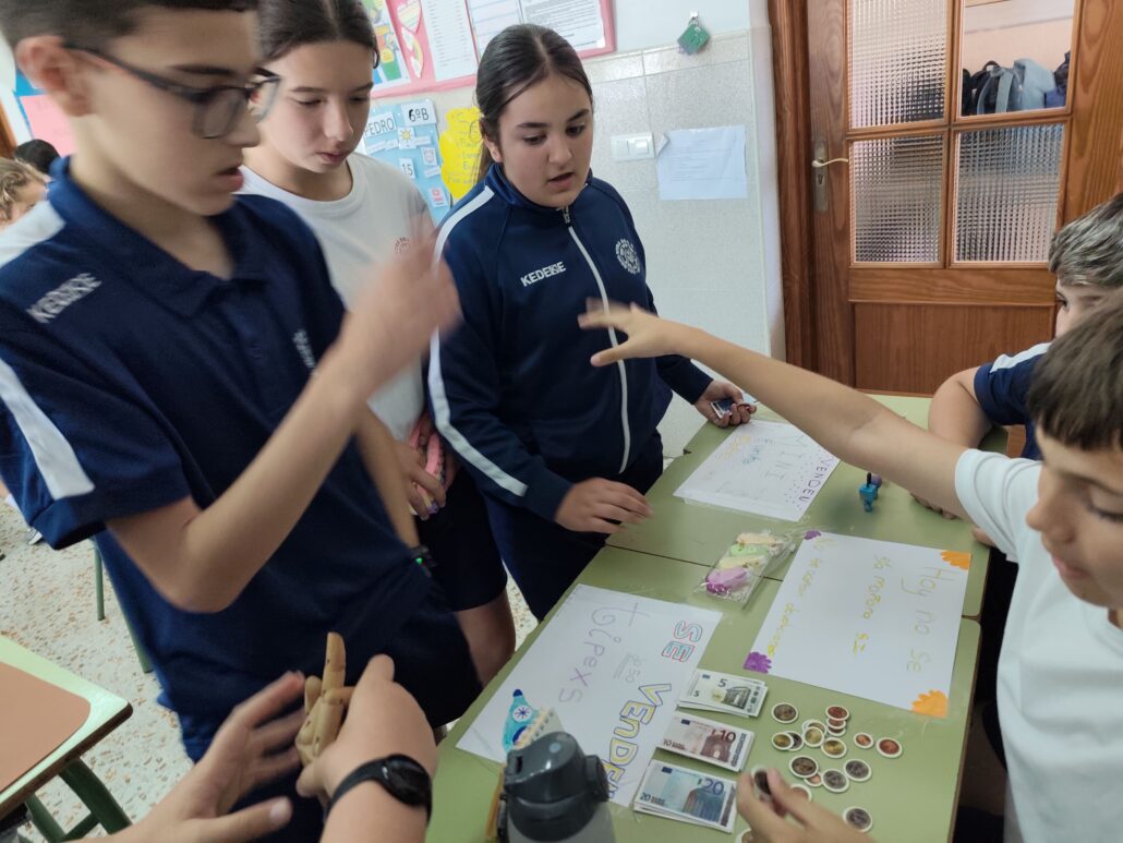ACTIVIDAD DE 6º PRIMARIA DE MATEMÁTICAS. TRABAJO EN GRUPO DE UN ROLEPLAYING DE COMERCIO PARA PRACTICAR AUMENTOS Y DESCUENTOS DE PORCENTAJES.